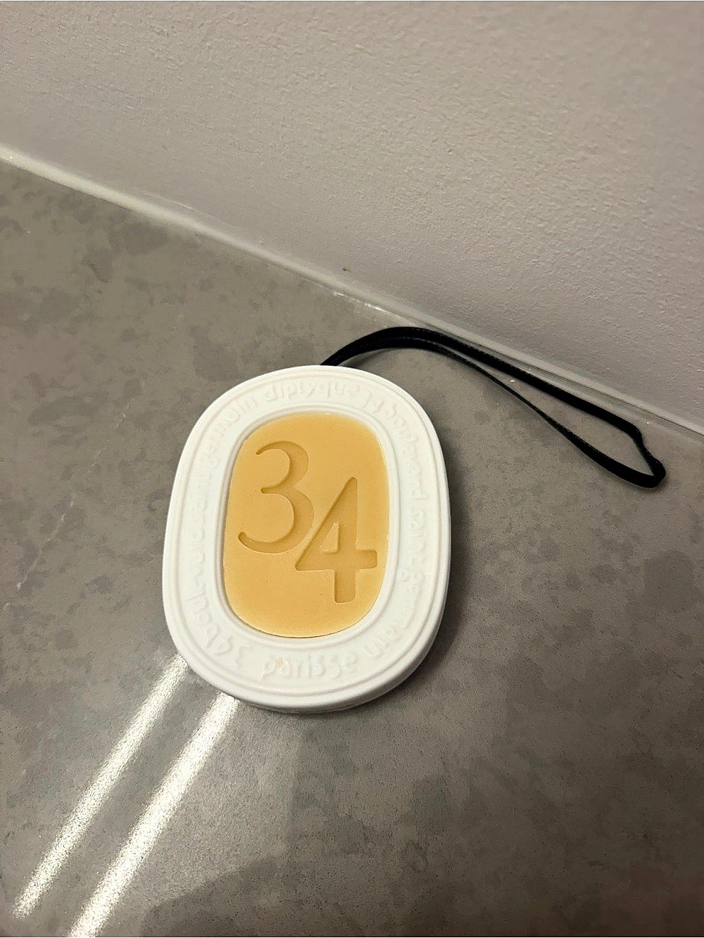 DIPTYQUE 34 Oval Hanging closet Accessory in White & Yellow Like New